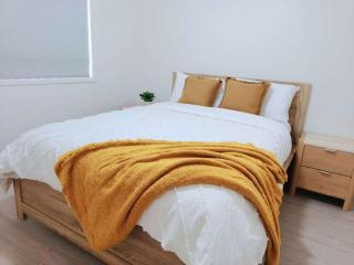 Sunnybank Hills Walkable Retreat - 8
