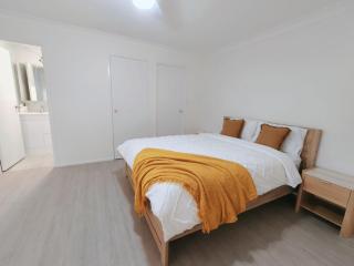 Sunnybank Hills Walkable Retreat - 5