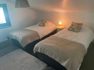 Beautiful Croix chalet ski top - 5