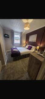 Lynton Hotel - 9