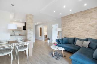 Blue and Beige Apartment with Mountain View and Parking by Noclegi Renters - 4