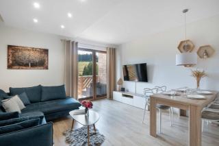 Blue and Beige Apartment with Mountain View and Parking by Noclegi Renters - 2