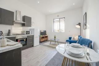 1 Bed Budget Apartment in Central Dudley w WiFi - 4