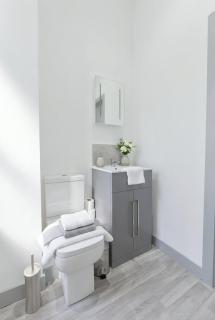 1 Bed Budget Apartment in Central Dudley w WiFi - 1