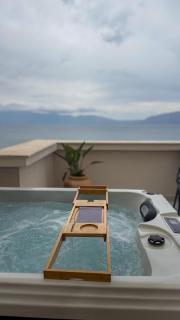 TreA Accomodation Rooftop Jacuzzi Apartment - 8