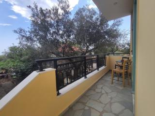 Eleni's sunny double room with balcony - 3