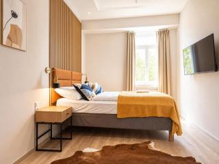 4-BR Apt, Ideal for Groups, 6-Min to Stadthalle - 1