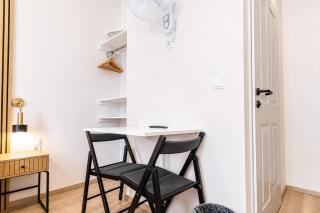 4-BR Apt, Ideal for Groups, 6-Min to Stadthalle - 3
