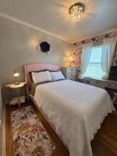 BA Rose District Older Cute Home - 9