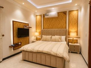 Ultra Modern Room with Jaccuzzi and Terrace in Phase 6 Sector D Lahore - 5