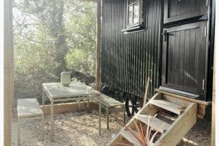 Pet Friendly Shepherd's Hut Sleeps 2 with Hot Tub - 3