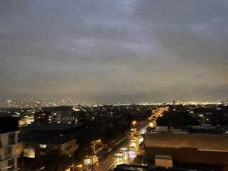 Lovely 1BD condo with free parking city view - 4