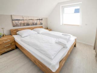 Holiday Home at the see - Sauna - Private Terrace & Grill - 8