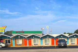 Gray Plaza Motel Benton Rend Lake I-57 - 9