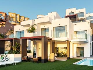 Villa Eden - Seaviews, Large Terrace & Private Heated Pool - 0