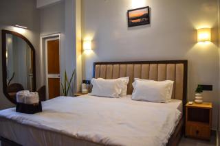 Karuna Court I Luxurious 2 BHK I Fully Equipped I Jalukbari - 3