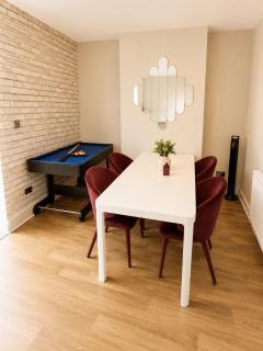 Stylish 3BR Home Sleeps 5 - 5