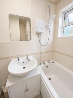 Stylish 3BR Home Sleeps 5 - 4