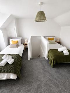 Stylish 3BR Home Sleeps 5 - 3