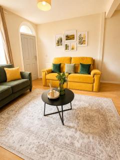 Stylish 3BR Home Sleeps 5 - 2