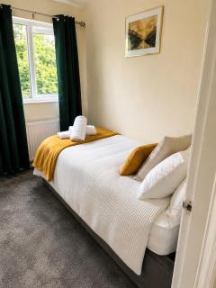 Stylish 3BR Home Sleeps 5 - 1