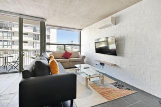 Modern Living Mountain and Ocean Views 100m to the Beach - 5