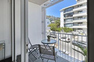 Modern Living Mountain and Ocean Views 100m to the Beach - 1