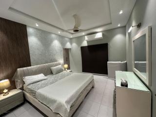 Stylish 2BR Fully Furnished Prime, Lahore PK - 0