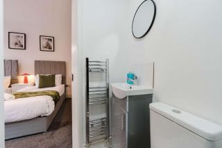 4 Bedroom 4 En-suite House - 5