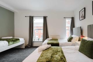 4 Bedroom 4 En-suite House - 2