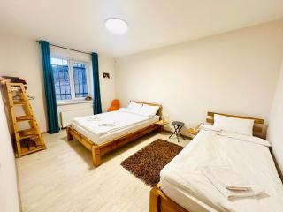 Cozy Dez Guest House with Dreamy Mountain Views - 3