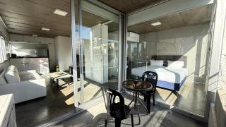 One-Bedroom Apartment with Balcony - 0