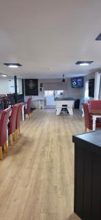 Glamping Hut - Sleeps up to 4 Hot Tub & Parking - Welshpool - 3