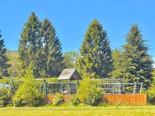 Glamping Hut - Sleeps 2 hot tub & parking - 3