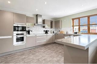 Luxury Home - Sleeps 10 - Patio - Views - 1