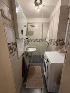 Quiet Old Town 2BR Walk to All Attractions - 1