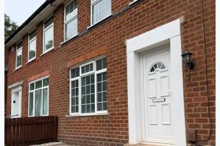 Weoley Castle 2-Bed House Sleeps 4 with Garden - 0