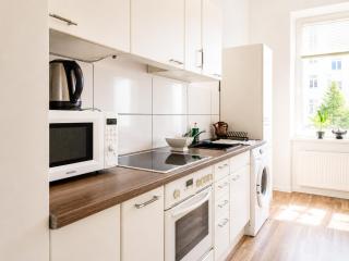 Stylish 3BR Apt with LR near Wiener Stadthalle - 5