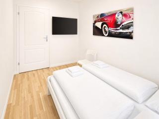 Stylish 3BR Apt with LR near Wiener Stadthalle - 8