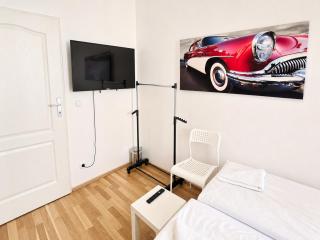 Stylish 3BR Apt with LR near Wiener Stadthalle - 6
