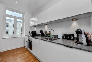 Newly Reopened, Modern Flat Central Location - 1