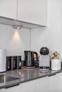 Newly Reopened, Modern Flat Central Location - 7