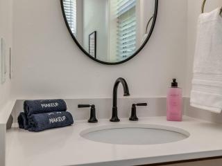 Dolly's Den at Selah- 3 bed 2 bath Sleeps 7 - Holiday Home - 1