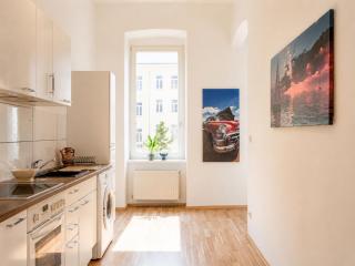 Spacious 3 Private Rooms in a Shared Apartment in Vienna - 1