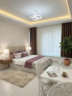 Luxury Empire Studio with Panoramic View - 0