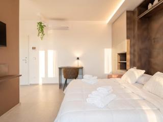 The Essential Suite V - Modern accomodation with Private Parking - 3