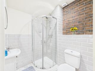 3x Studio and 3x Ensuite in PE1 with Smart TV, 500Mbps WiFi - 0