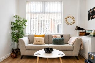 Earp House - Allerton Liverpool Stay - Sleeps 7 - 7