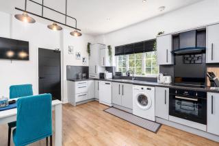 1 Bedroom Apartment with Free Parking in Swallownest, Sheffield - 7