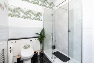 1 Bedroom Apartment with Free Parking in Swallownest, Sheffield - 6